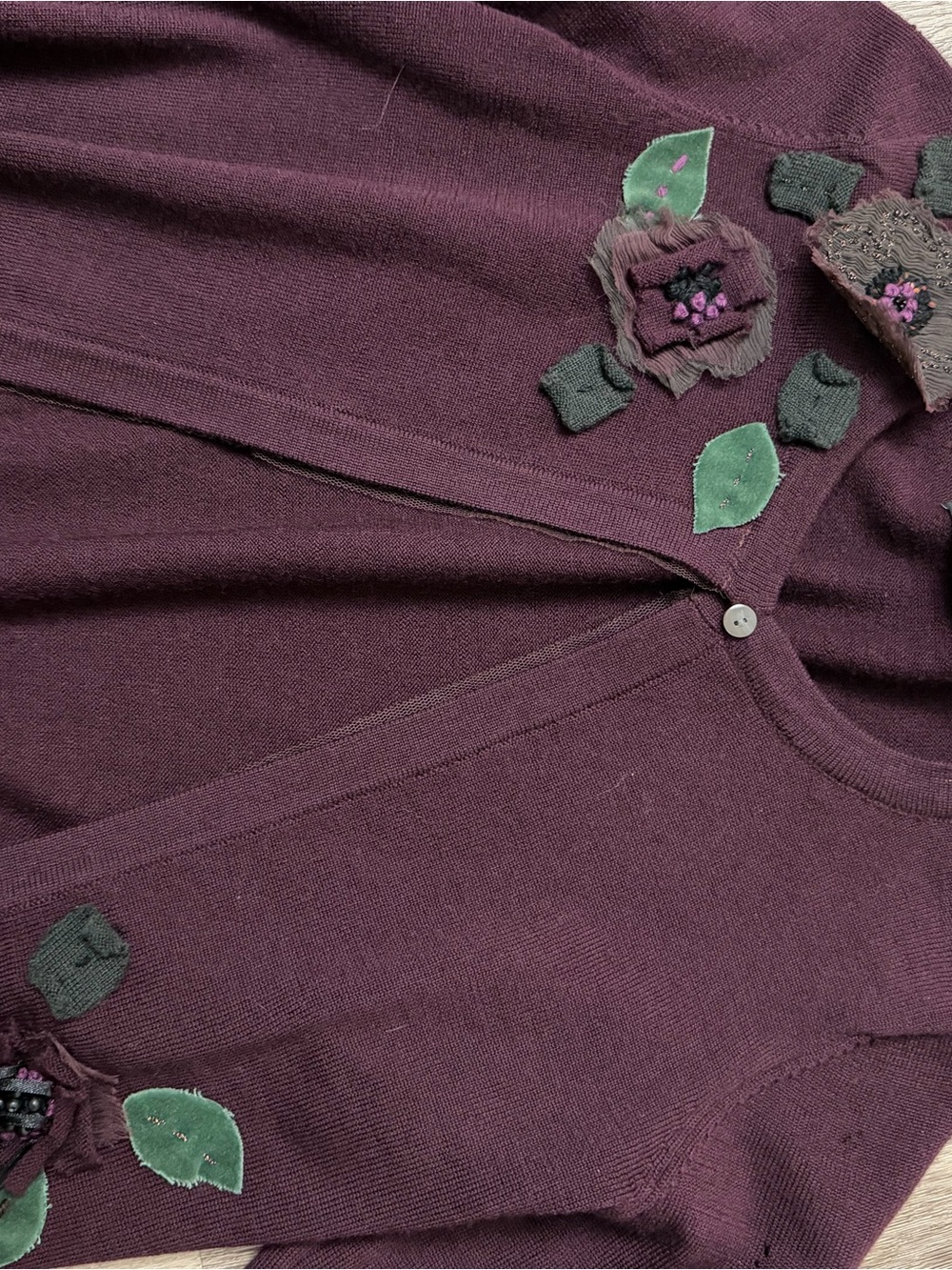 Embellished Plum Cropped Cardigan with Leaf Appliqués 100% merino wool - Picture 8 of 11